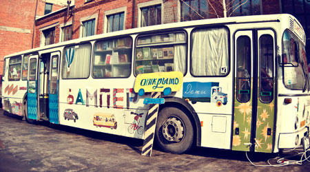 Передвижной книжный магазин на колесах